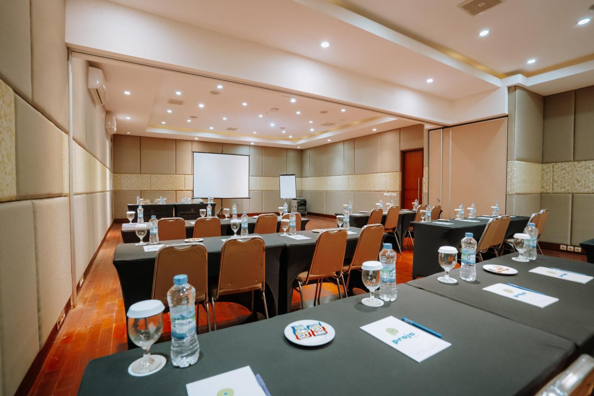Praja Hotel Denpasar Eksteriør billede