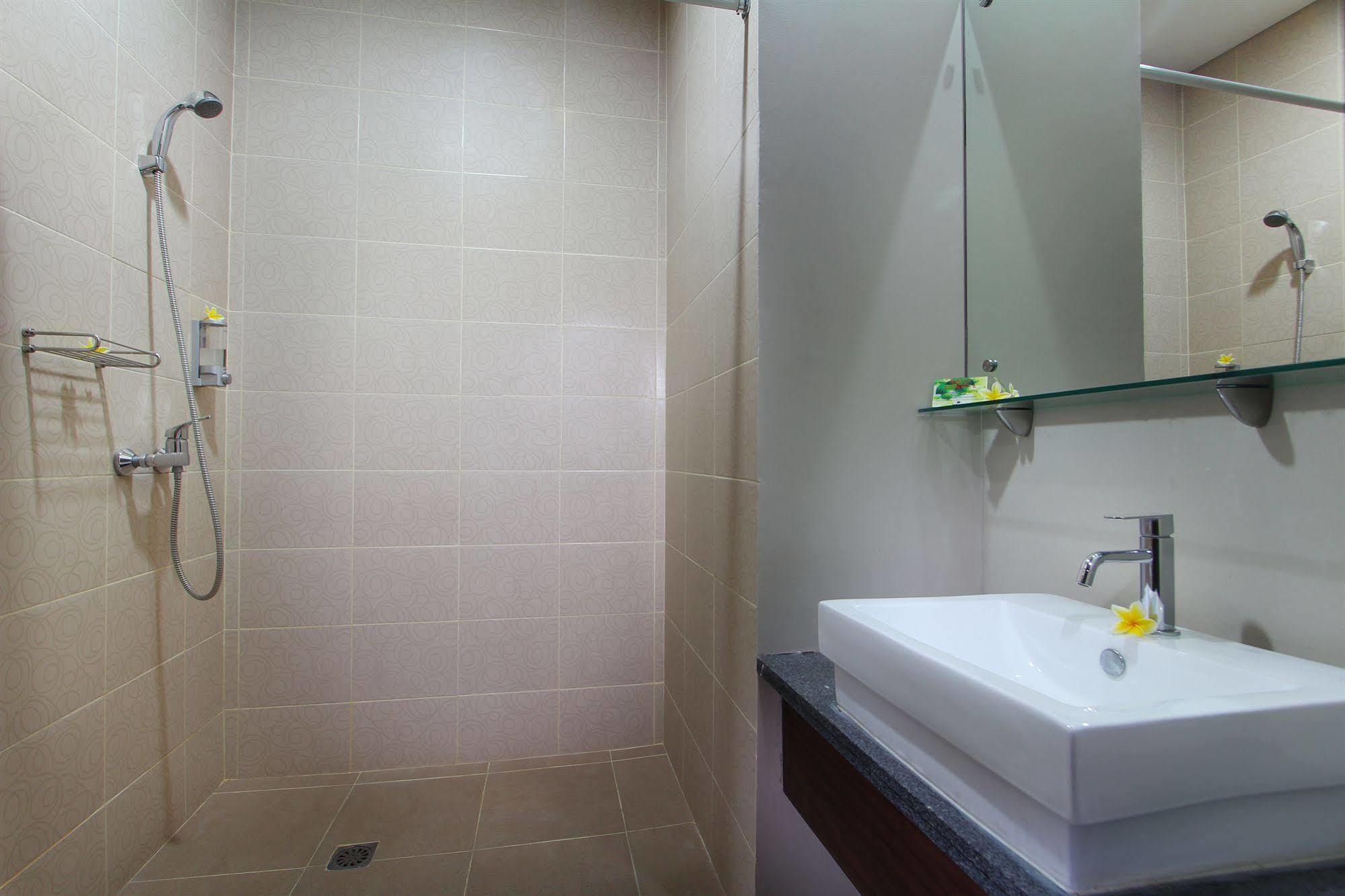 Praja Hotel Denpasar Eksteriør billede